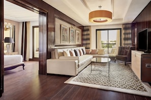 Suite, 1 King Bed, Balcony, Pool View | Living room