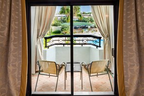 Premium bedding, down comforters, minibar, in-room safe - Fes Marriott Hotel Jnan Palace (Fes)