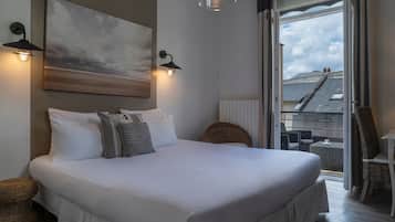 Family Room (4 persons) | Desk, soundproofing, iron/ironing board, rollaway beds