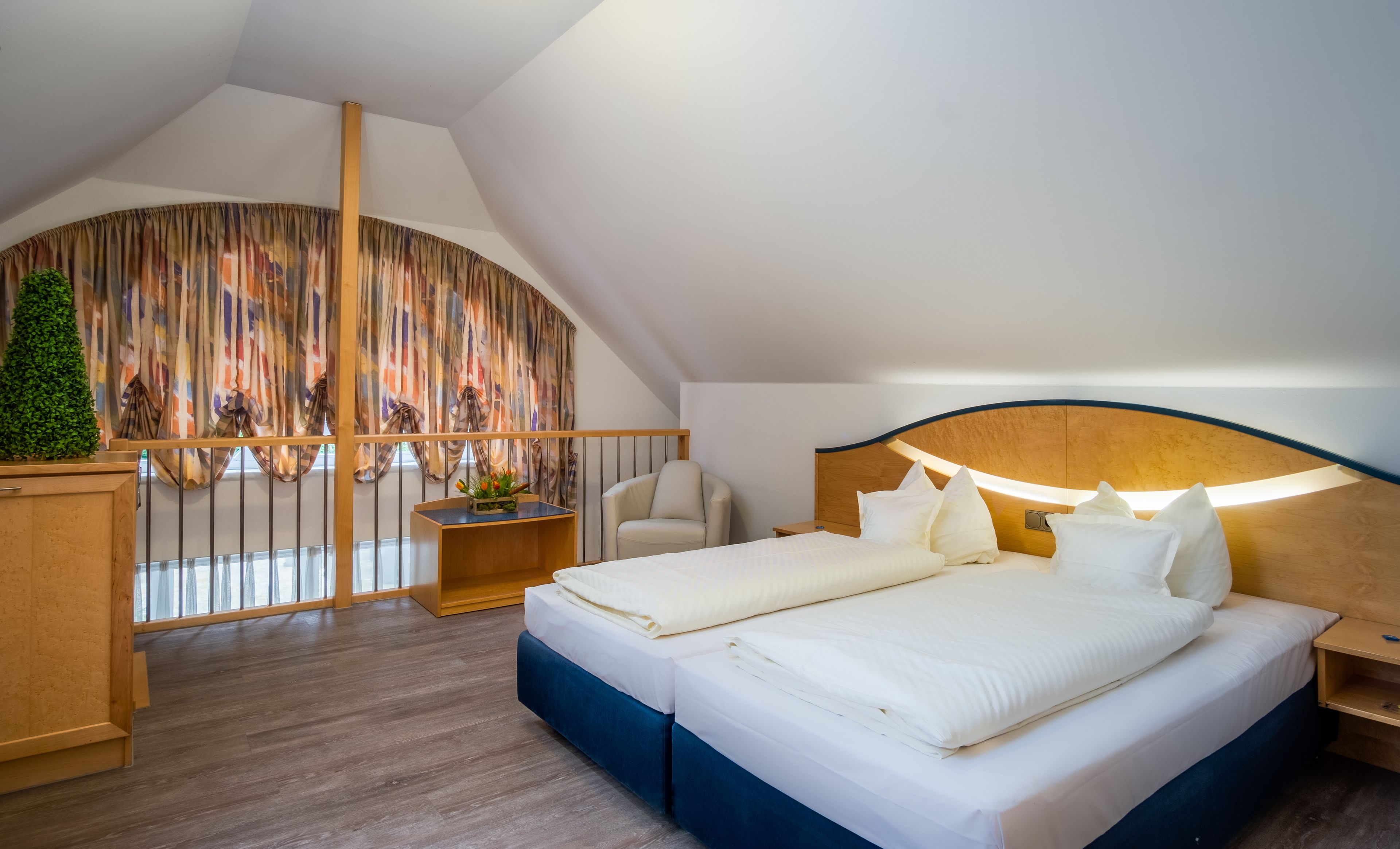 suite | minibar, in-room safe, individually furnished, desk