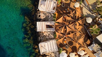 Beach nearby, white sand, beach cabanas, sun loungers