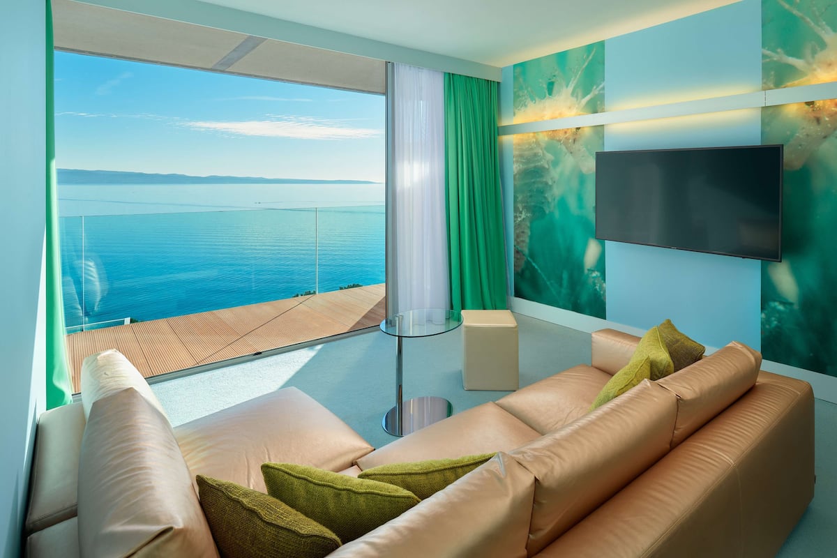 Junior Suite, Balcony, Sea View | 1 bedroom, hypo-allergenic bedding, in-room safe, desk