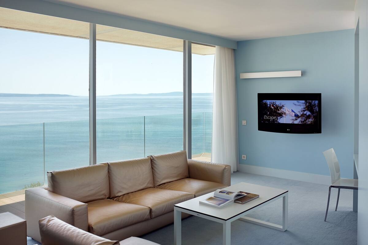 Junior Suite, Balcony, Sea View | Hypo-allergenic bedding available, in-room safe, desk, laptop workspace