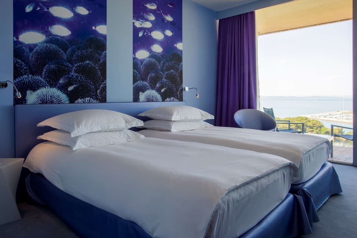 Camera Superior, balcone, vista mare | Biancheria da letto ipoallergenica, una cassaforte in camera