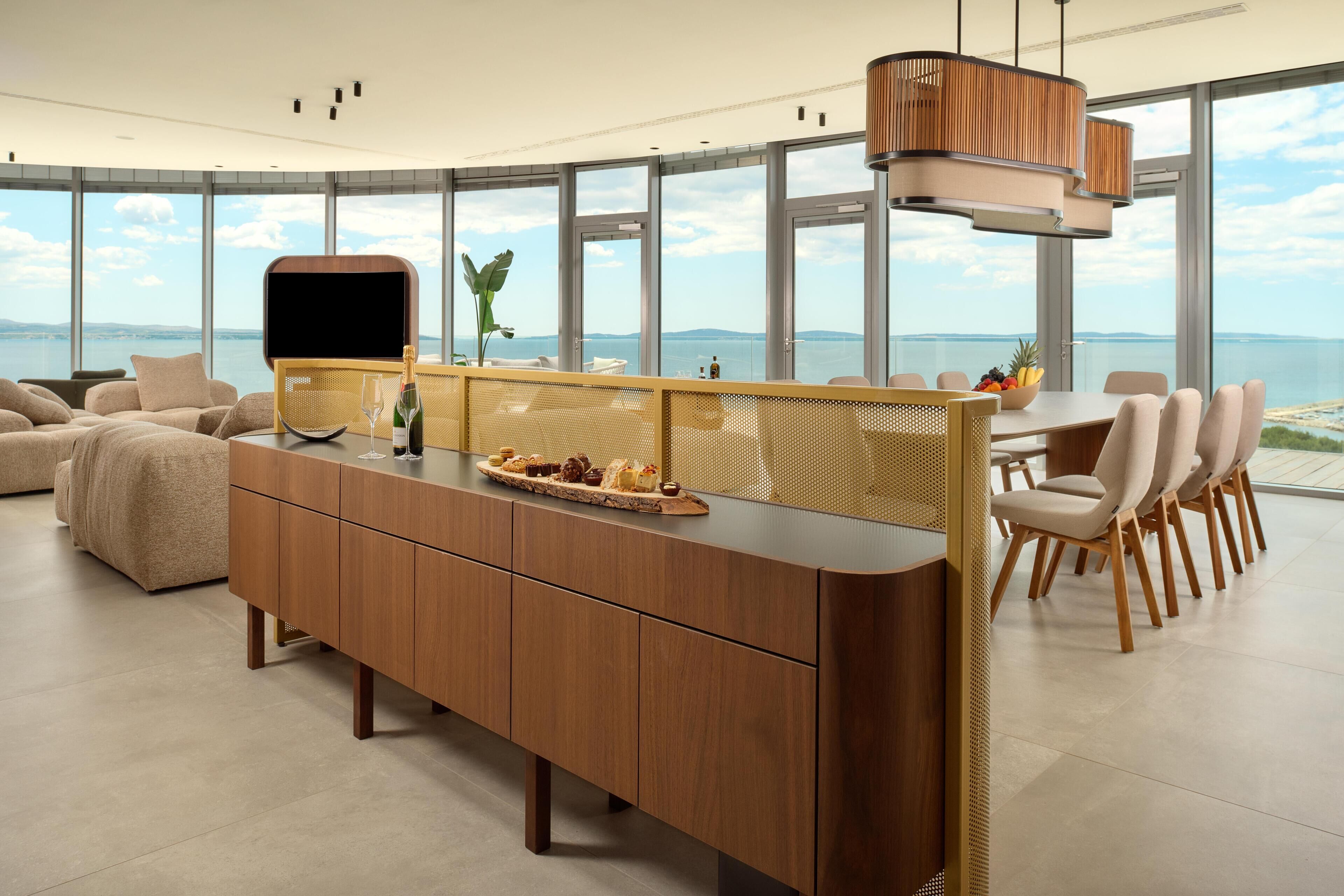 顶层房, 海景 (Suite) | 起居区 | 32-英寸液晶电视（配备有线频道）、电视、桌上足球