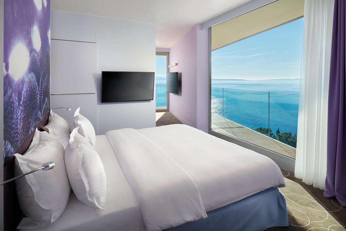 Superior Suite, Balcony, Sea View | 1 bedroom, hypo-allergenic bedding, in-room safe, desk