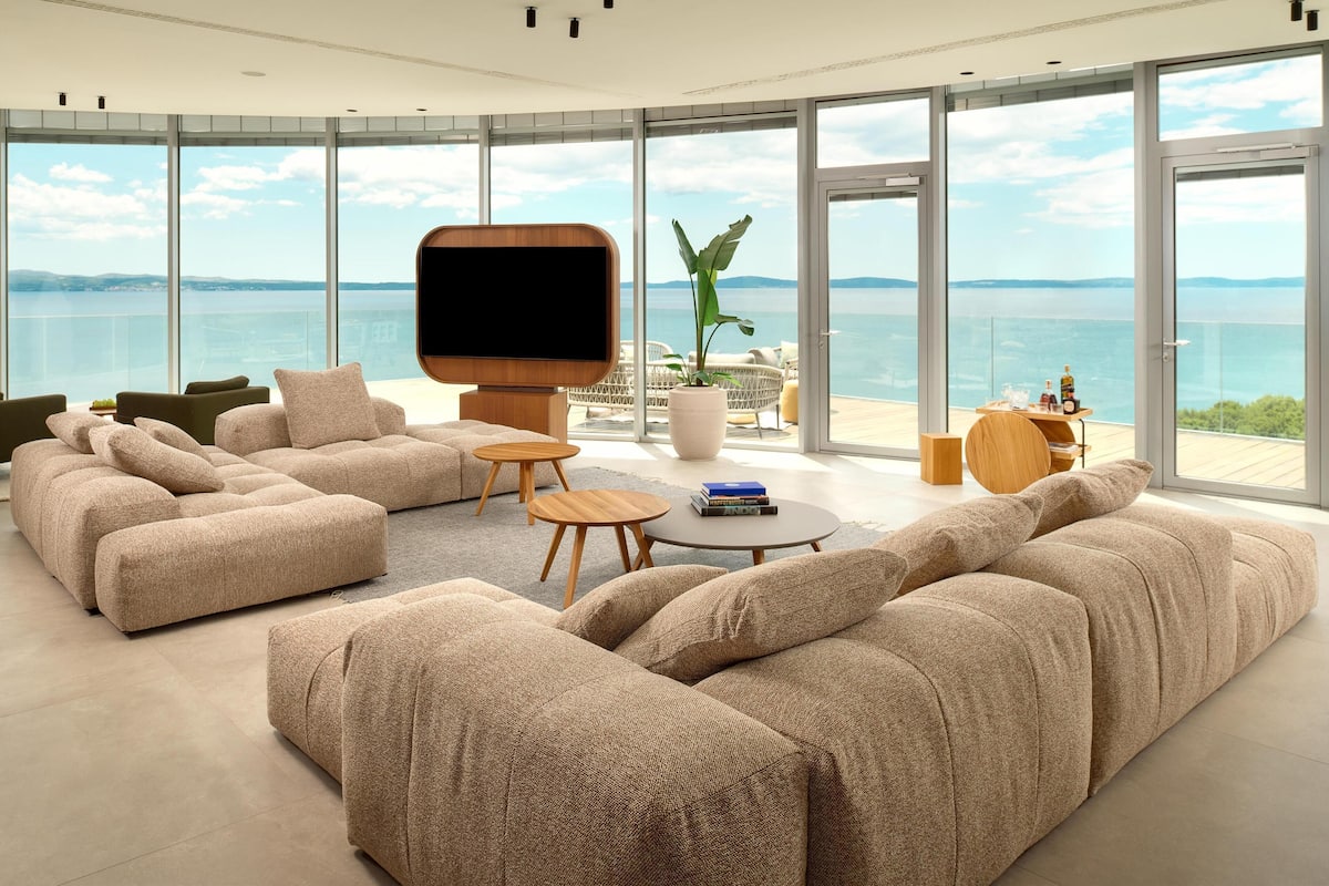 Penthouse, Sea View (Suite) | 1 bedroom, hypo-allergenic bedding, in-room safe, desk