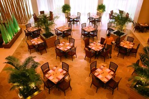 Daily buffet breakfast for a fee - Courtyard by Marriott Chennai (Chennai)