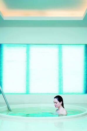 Indoor spa tub - Courtyard by Marriott Chennai (Chennai)