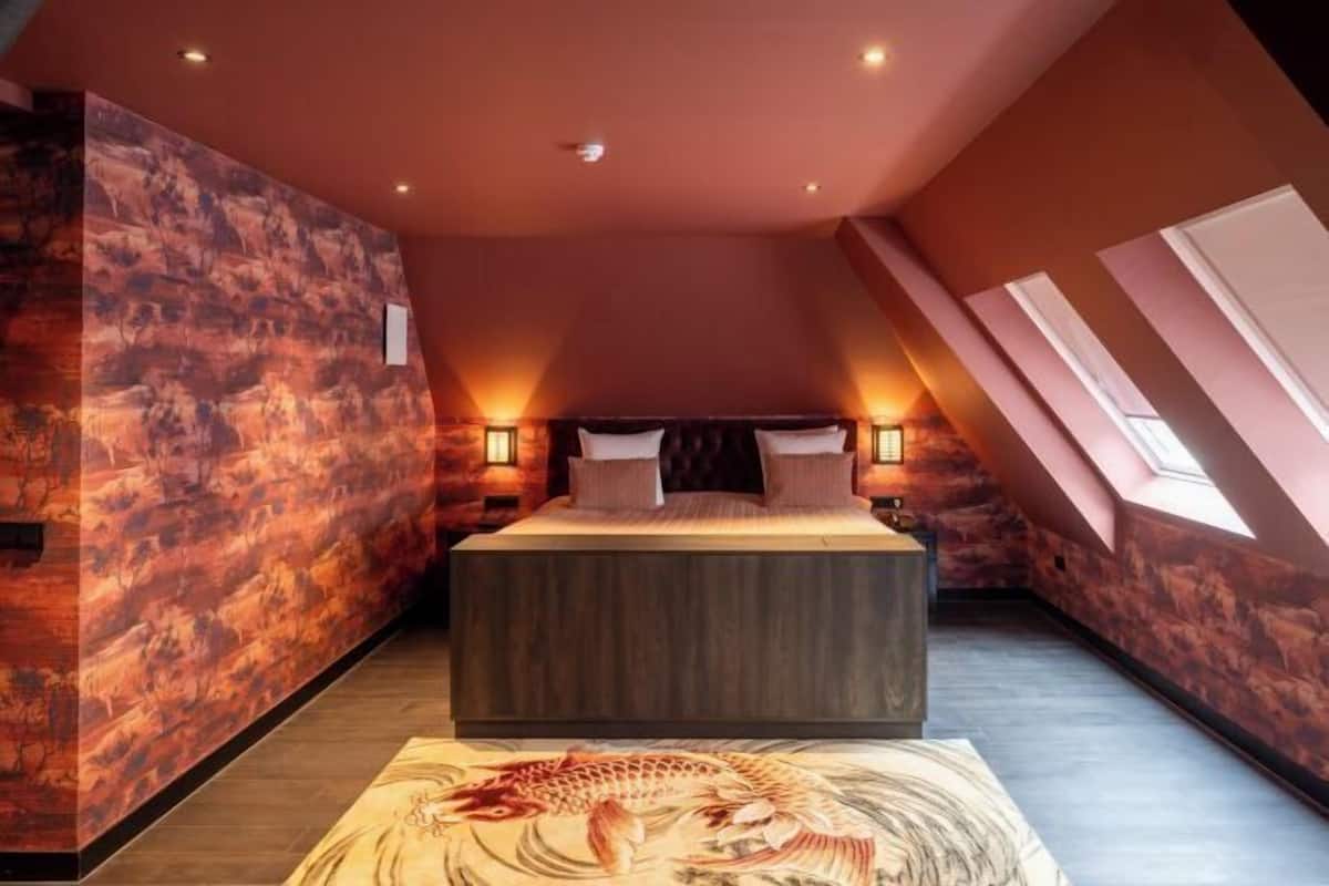 Minibar, in-room safe, desk, laptop workspace