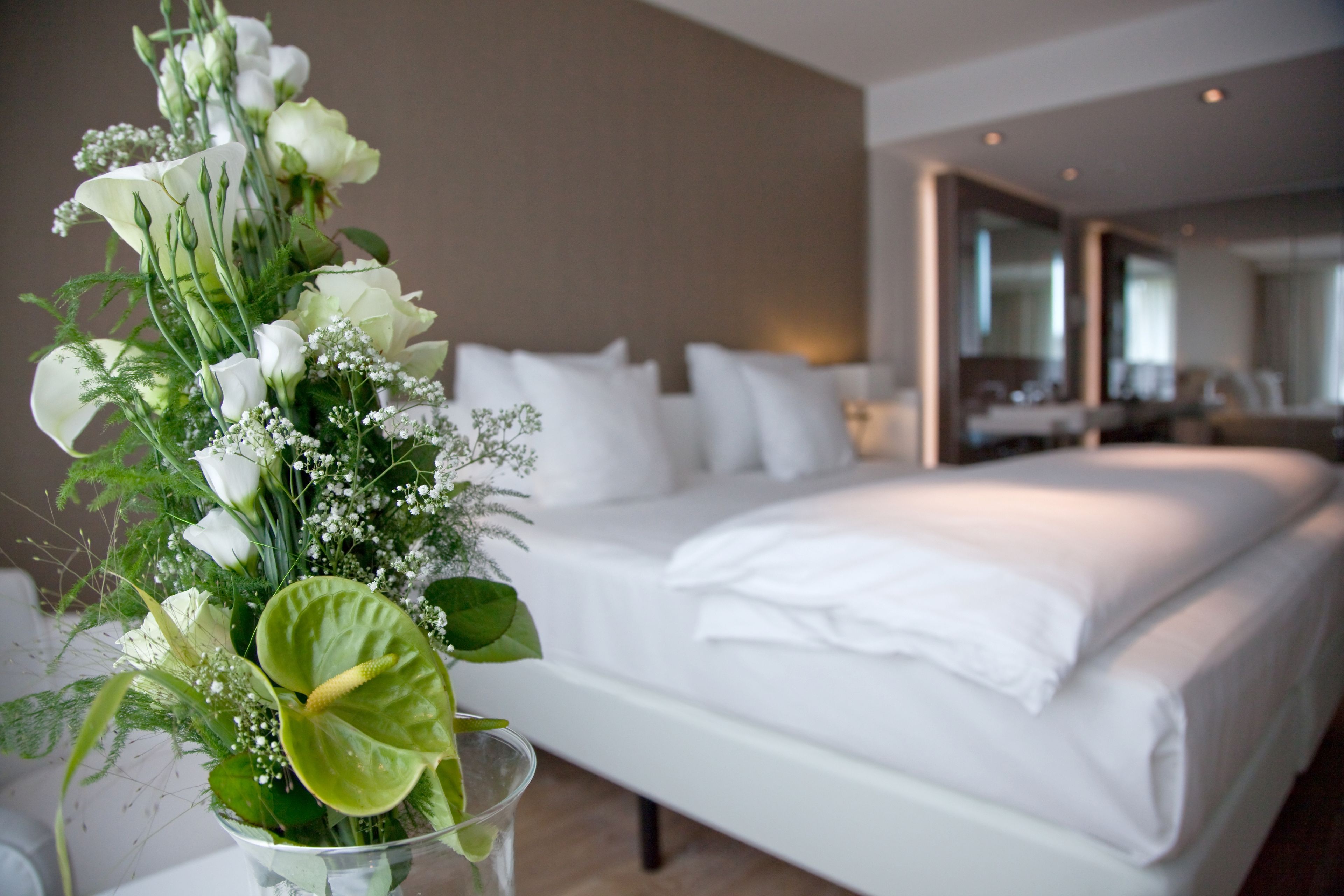 Junior Suite | Minibar, in-room safe, desk, laptop workspace