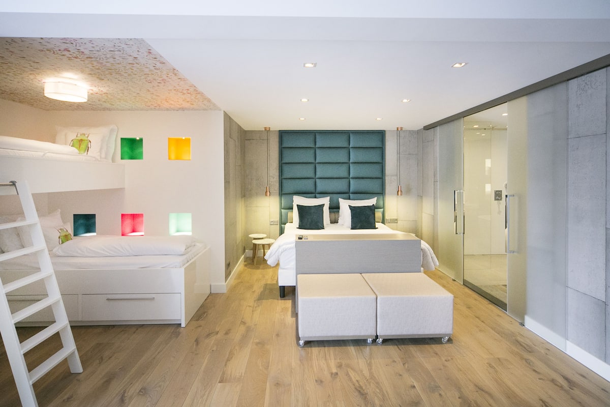 minibar, in-room safe, desk, laptop workspace