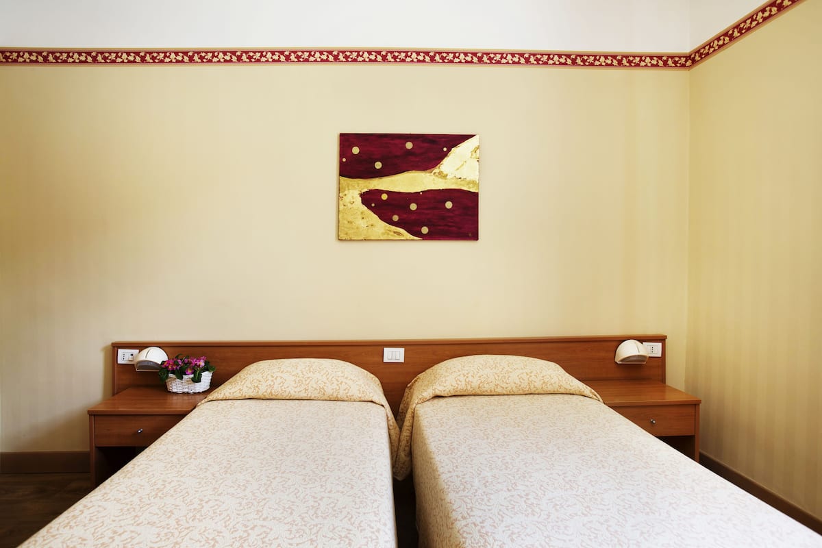 Down comforters, in-room safe, desk, blackout drapes