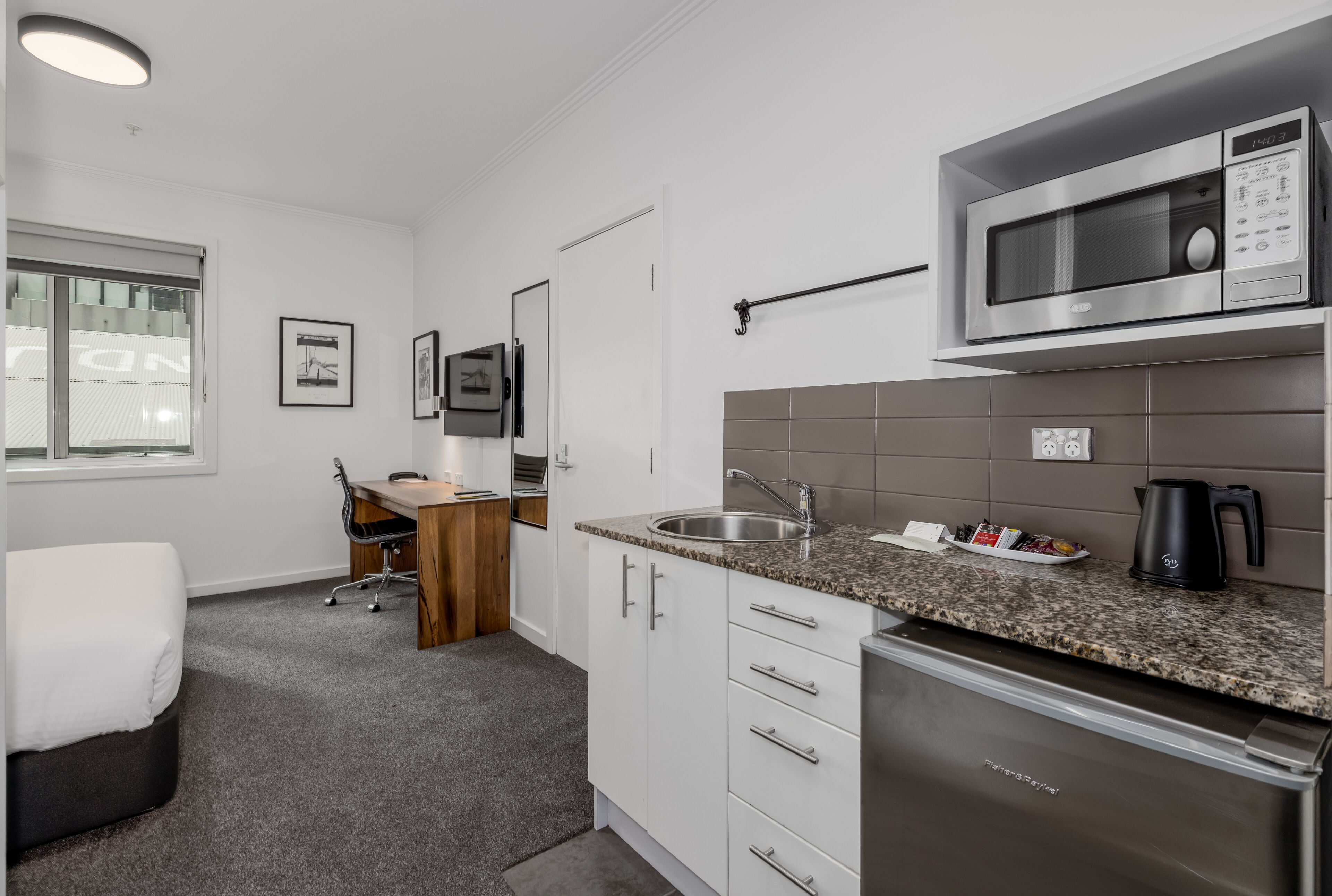 queen studio | microwave