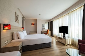 Chambre, 1 lit double, fumeurs | Minibar, coffres-forts dans les chambres, bureau