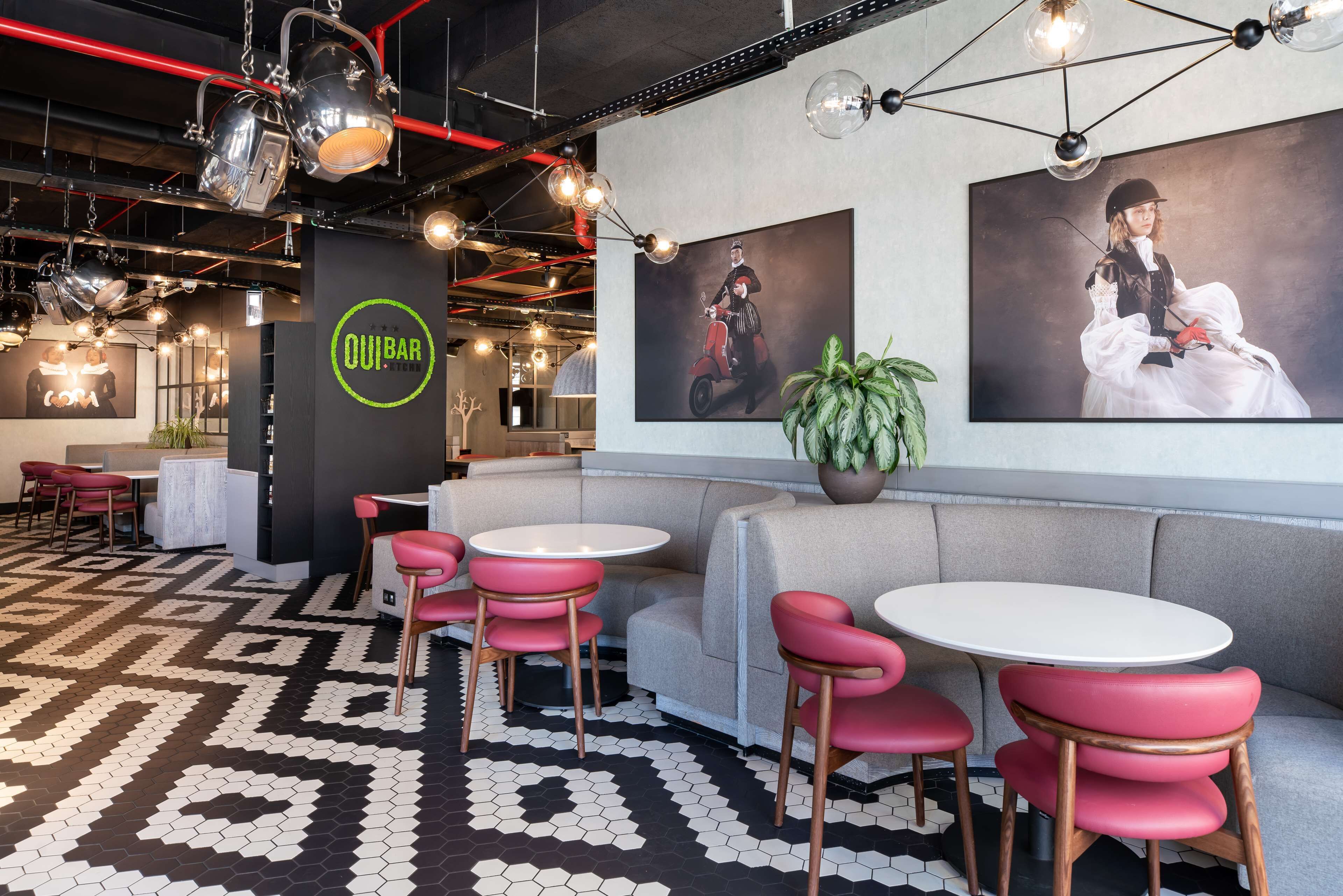 breakfast, lunch, dinner served; international cuisine