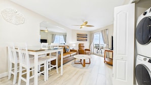 Leilighet – premium, balkong, havutsikt (Gulf Front) | Spiseområde på rommet