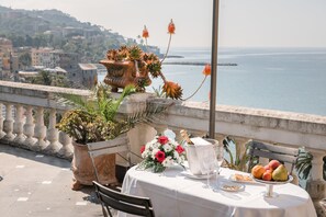 Unclassified image, 2 of 46, button - Hotel Miramare (Rapallo)