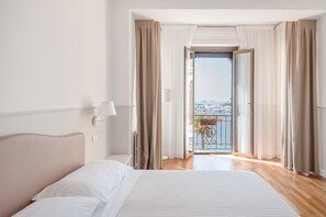 Triple Room, Sea View | Down duvets, minibar, in-room safe, desk - Hotel Miramare (Rapallo)