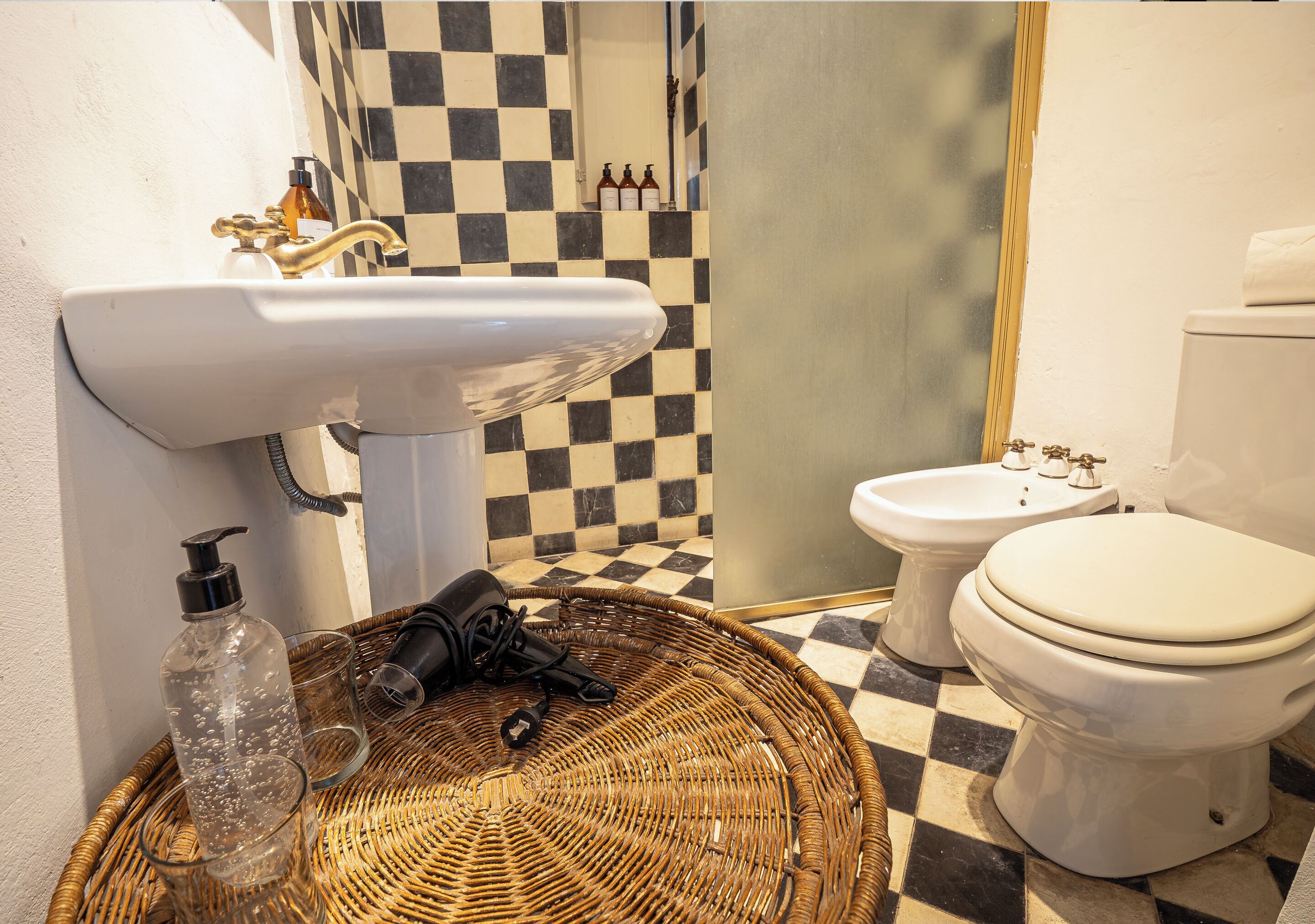 Superior Double Room, Multiple Beds | Bathroom | Shower, rainfall showerhead, free toiletries, towels