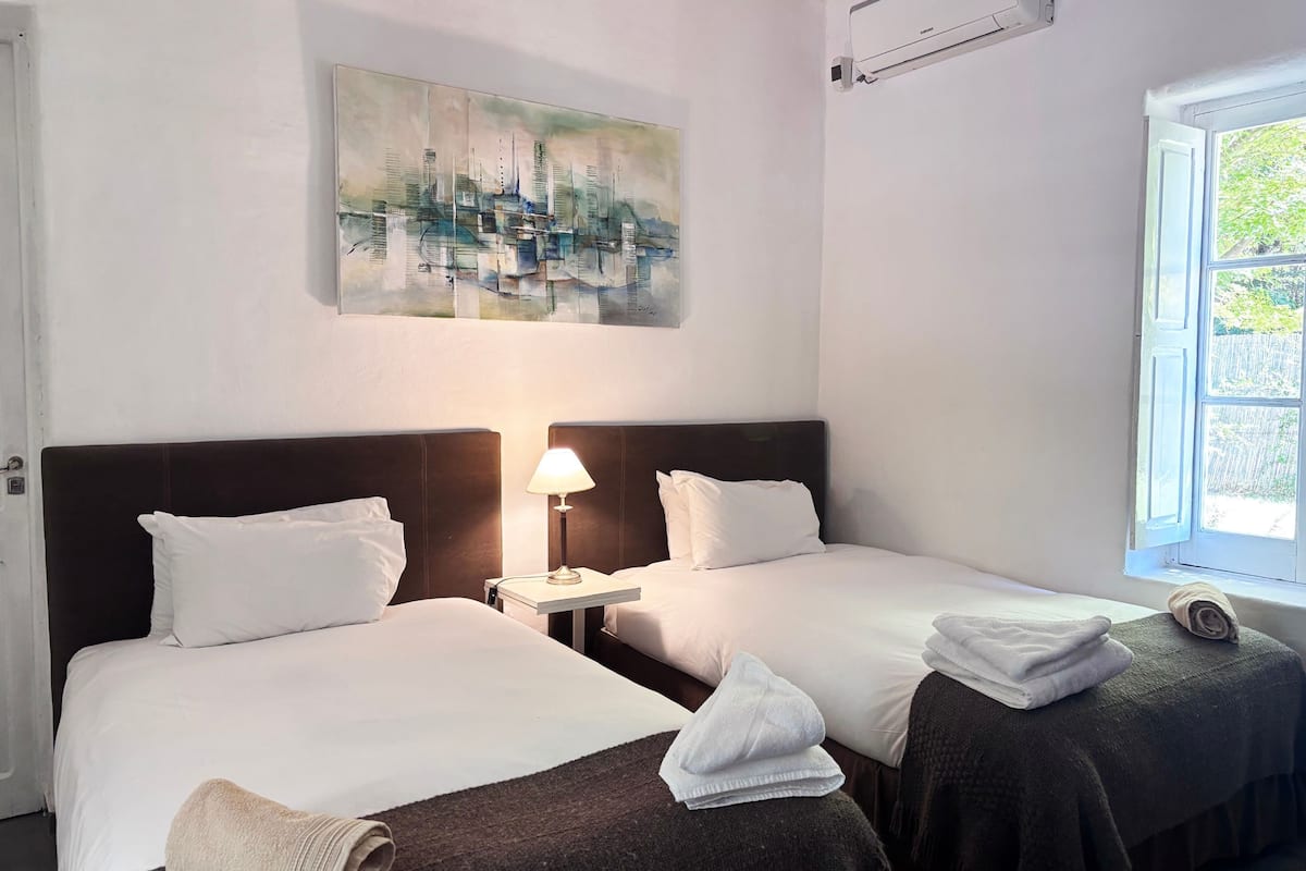 Dobbeltrom – superior, flere senger | Sengetøy av topp kvalitet, safe på rommet og individuelt dekorert