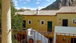 Family Room | Balcony - Papillo Hotels & Resorts Borgo Antico (Olbia)