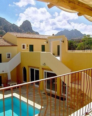 Suite | Balcony - Papillo Hotels & Resorts Borgo Antico (Olbia)
