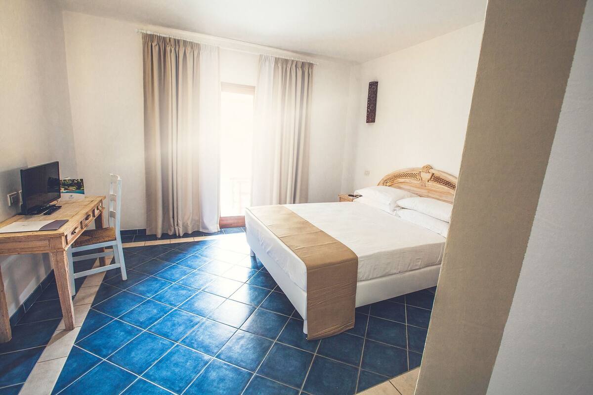 In-room safe, desk, free cots/infant beds, rollaway beds