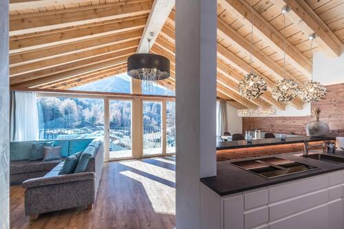 Luxury Apartment, 5 Bedrooms, Non Smoking, Mountain View | Living area