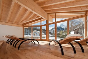 Un sauna, una bañera de hidromasaje, baño turco, tratamientos corporales