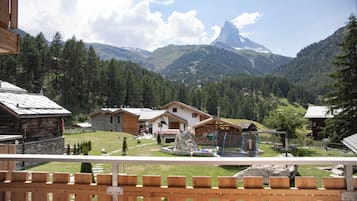 Superior-Apartment, 2 Schlafzimmer, Bergblick, Bergseite | Ausblick vom Zimmer