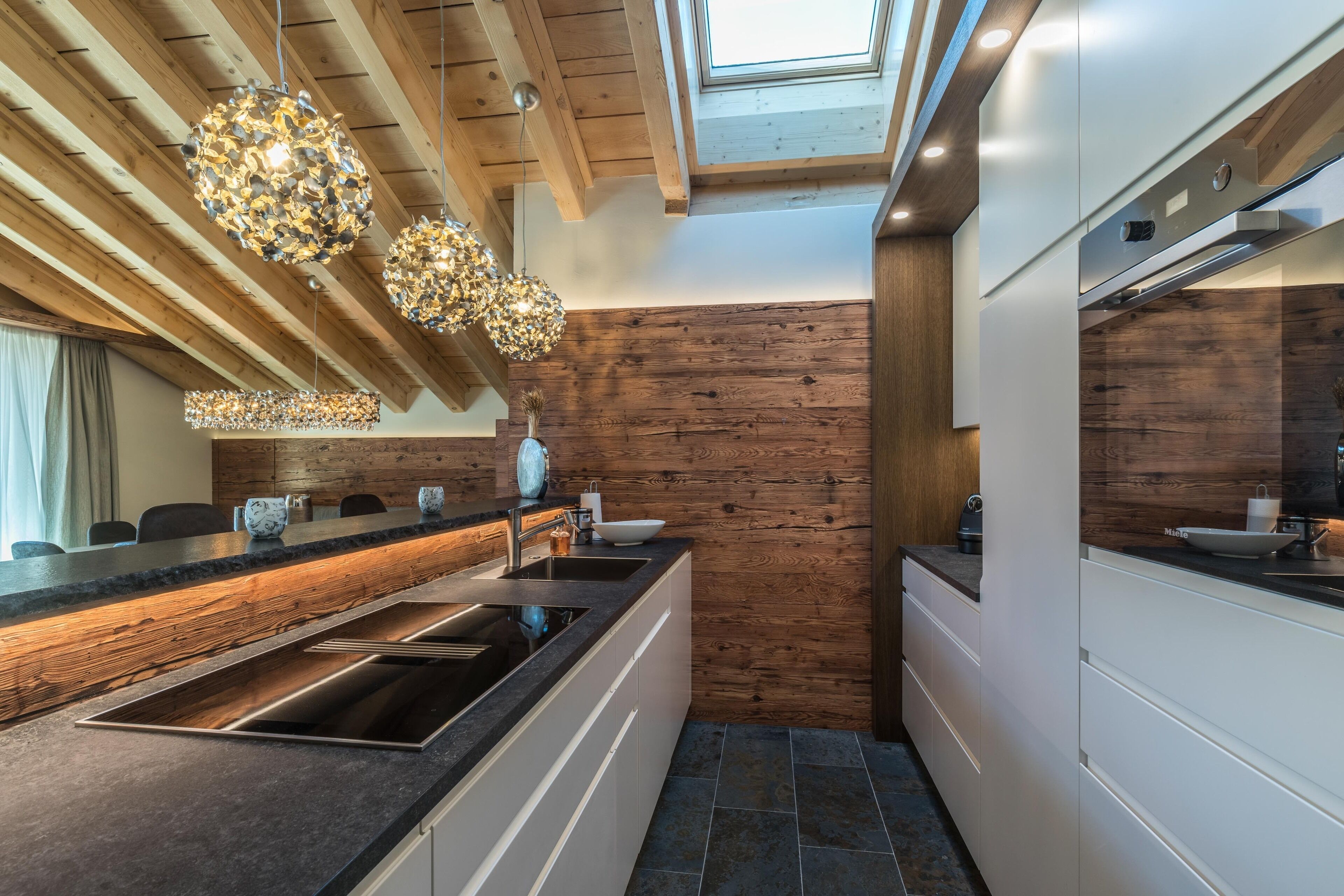 luxury apartment, 5 bedrooms, non smoking, mountain view | private kitchen