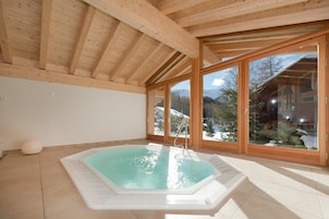 Bañera de hidromasaje interior