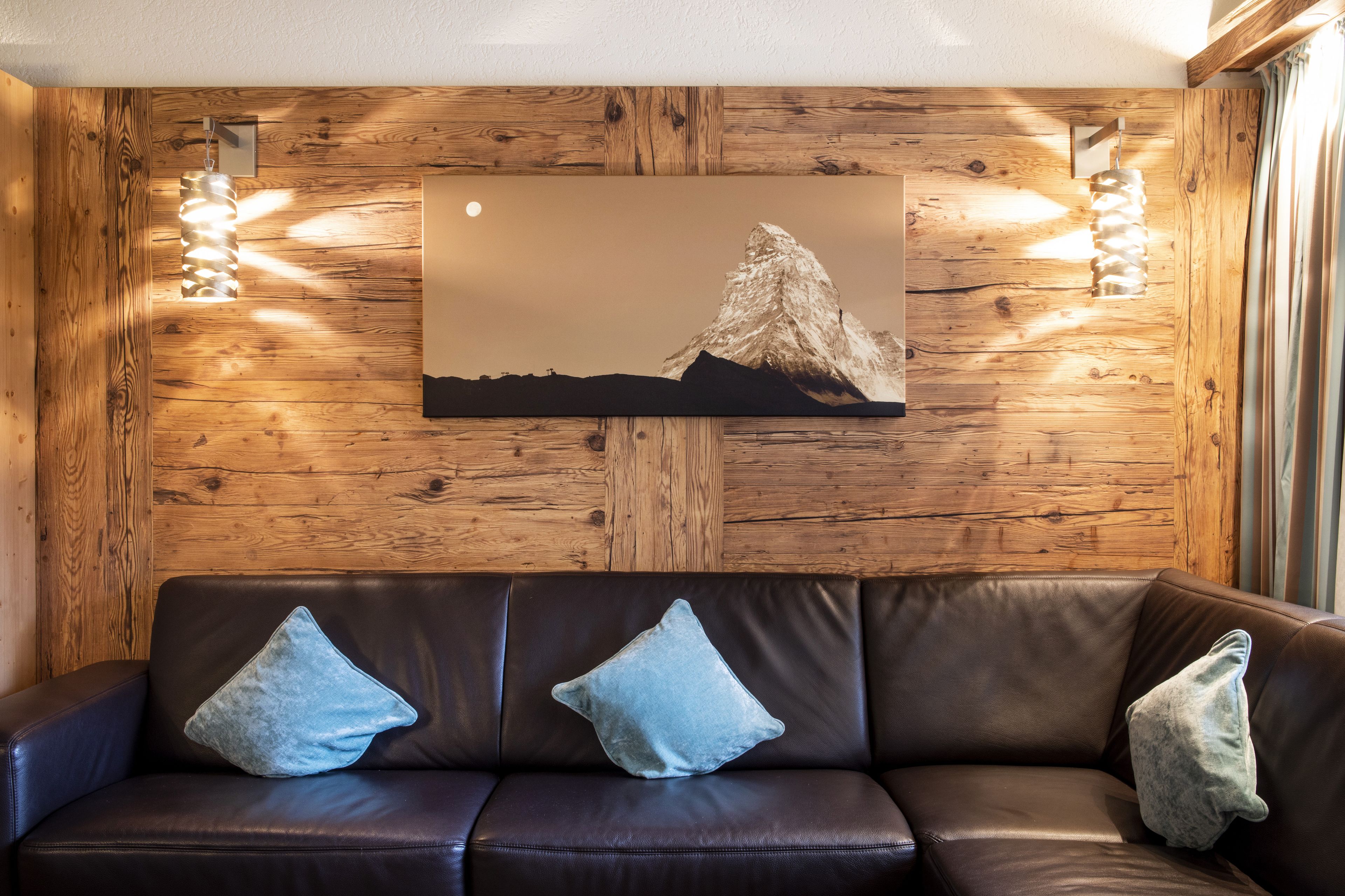 panoramic apartment, 2 bedrooms, mountain view, mountainside | living room | flat-screen tv