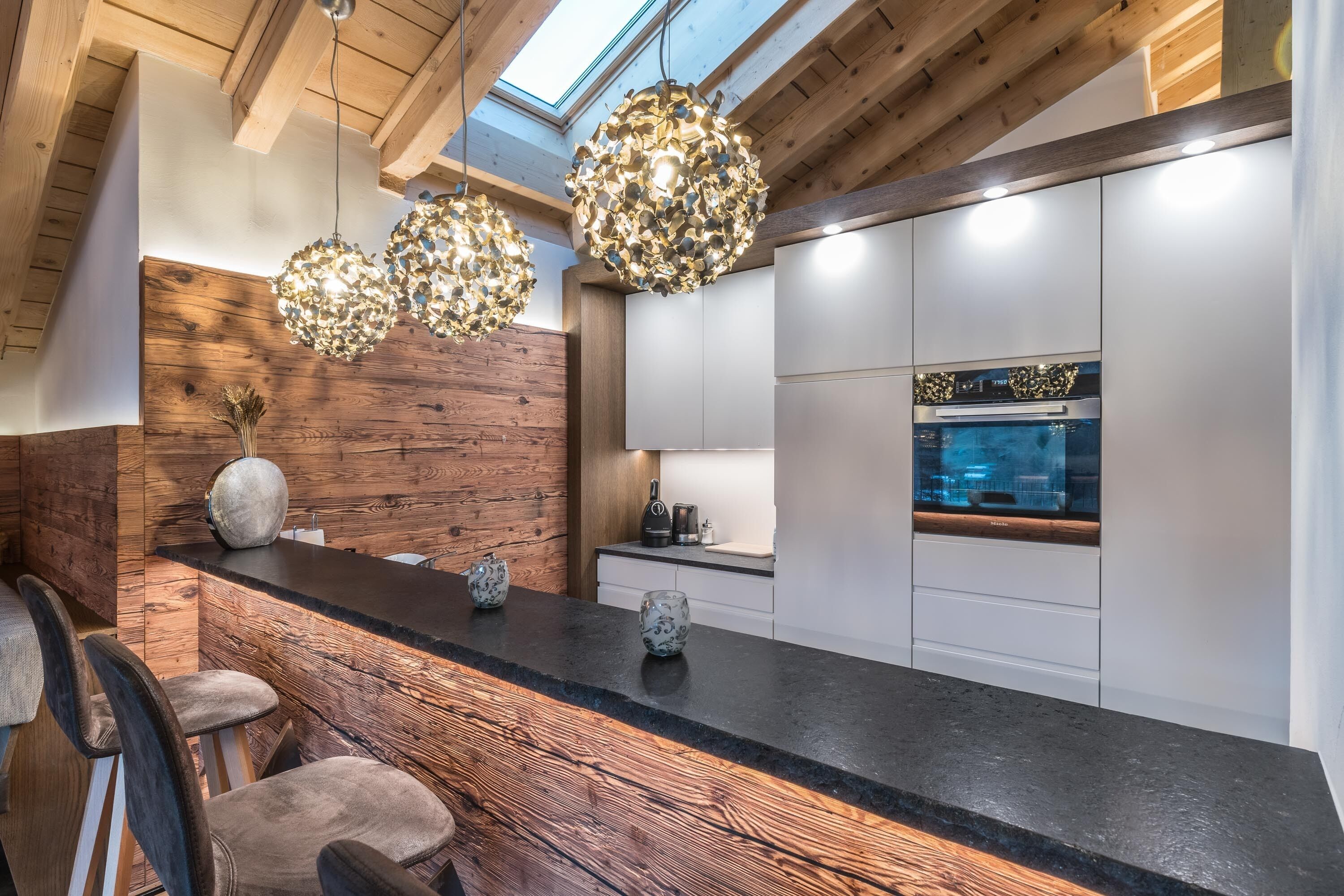 luxury apartment, 5 bedrooms, non smoking, mountain view | private kitchen