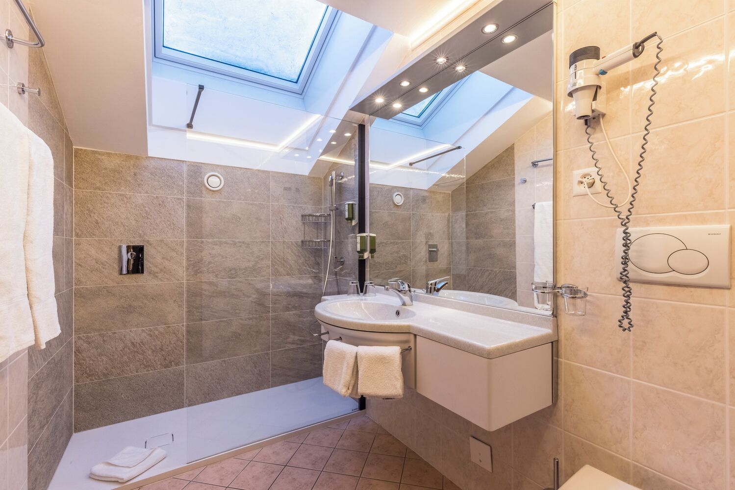 superior apartment, 2 bedrooms, mountain view, mountainside | bathroom | hair dryer, bathrobes, slippers, towels