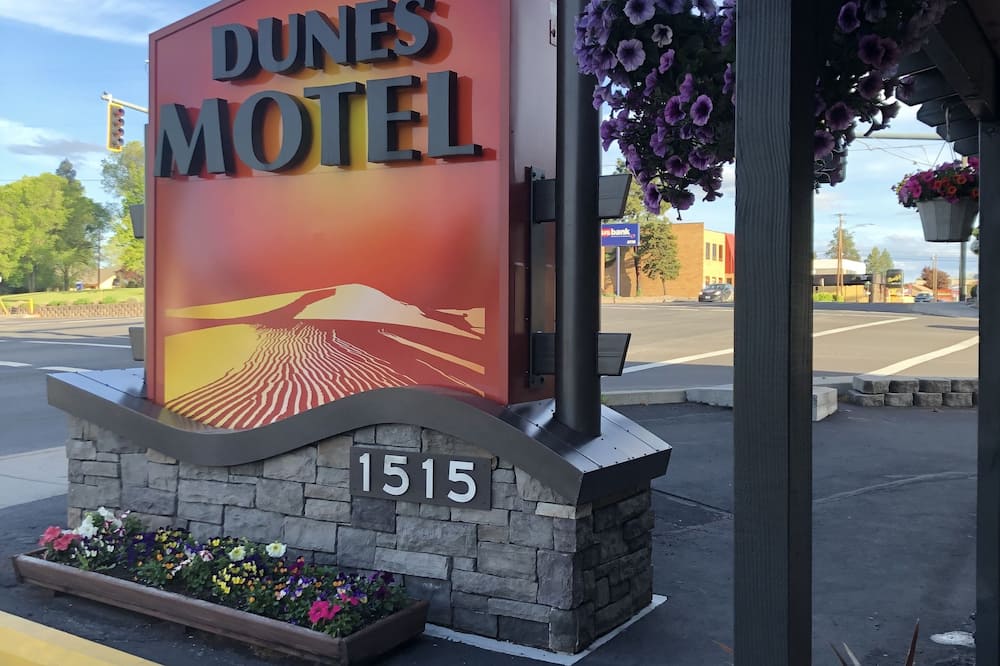 Dunes Motel