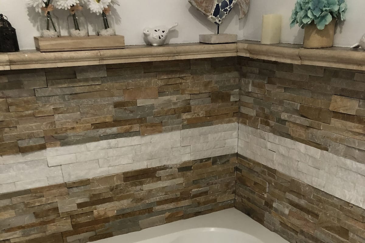 Romantic Suite, 1 Queen Bed, Hot Tub | Bathroom | Free toiletries, hair dryer, towels
