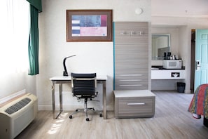 Deluxe Room, 1 King Bed