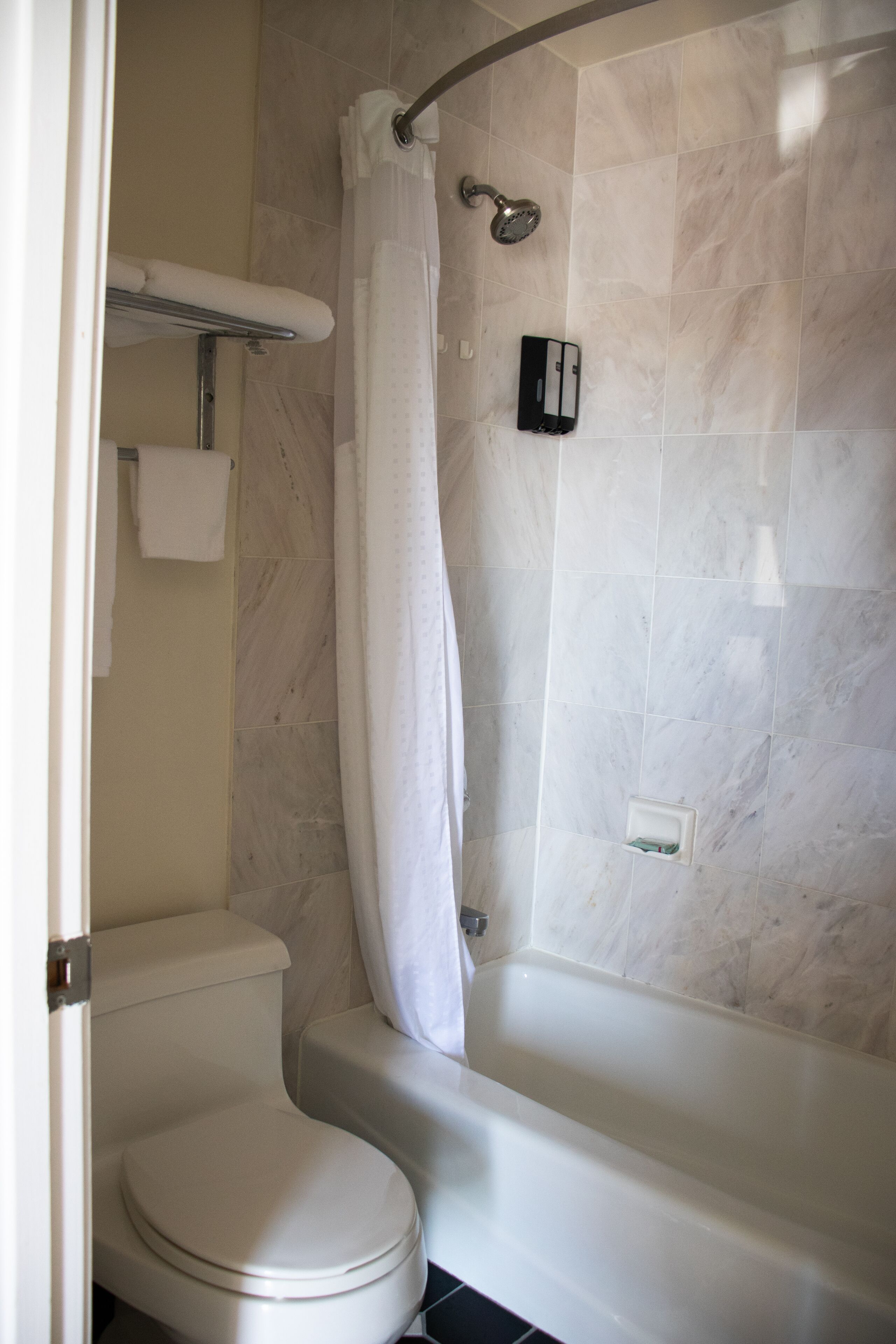 Photo - Discovery Inn