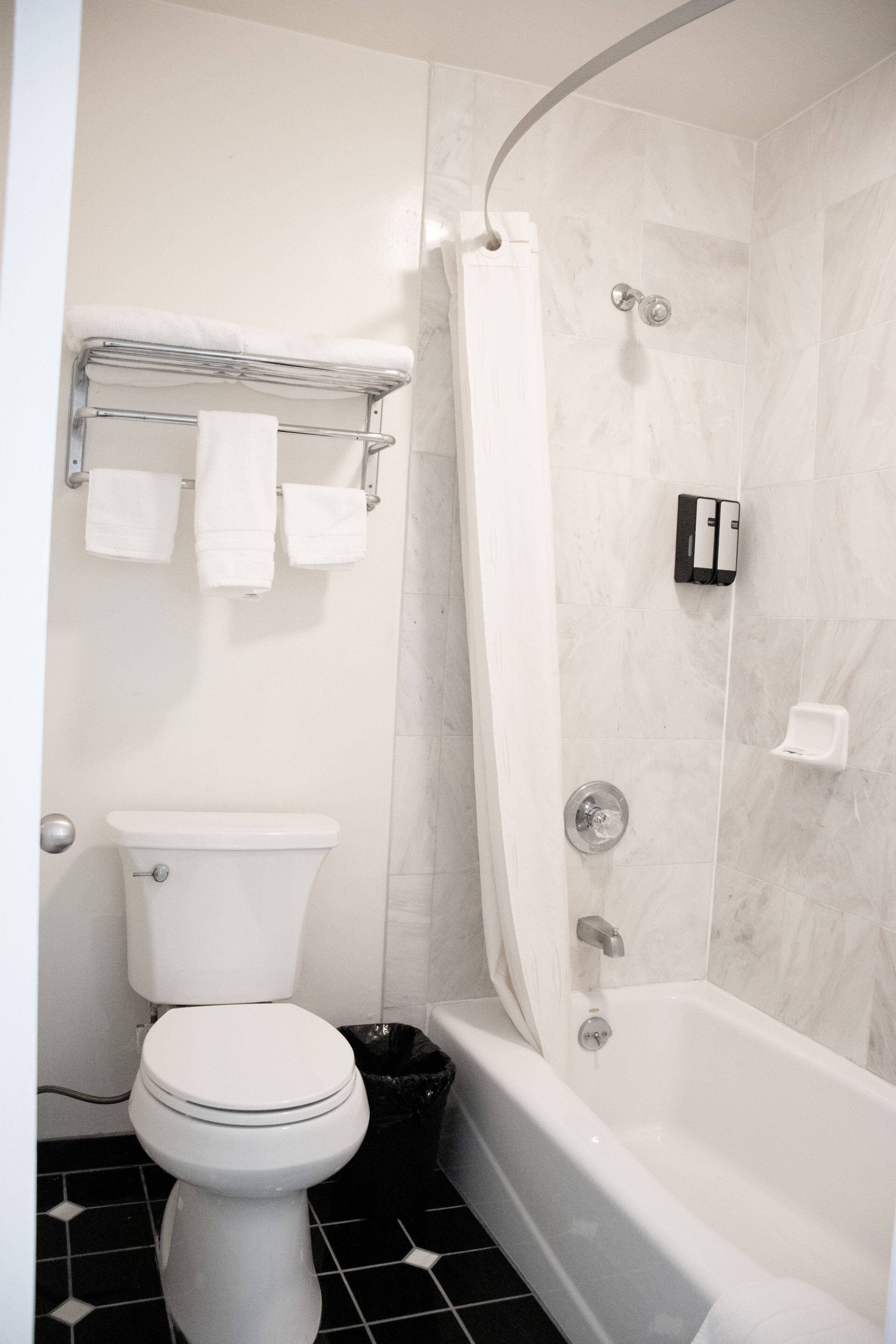 Photo - Discovery Inn