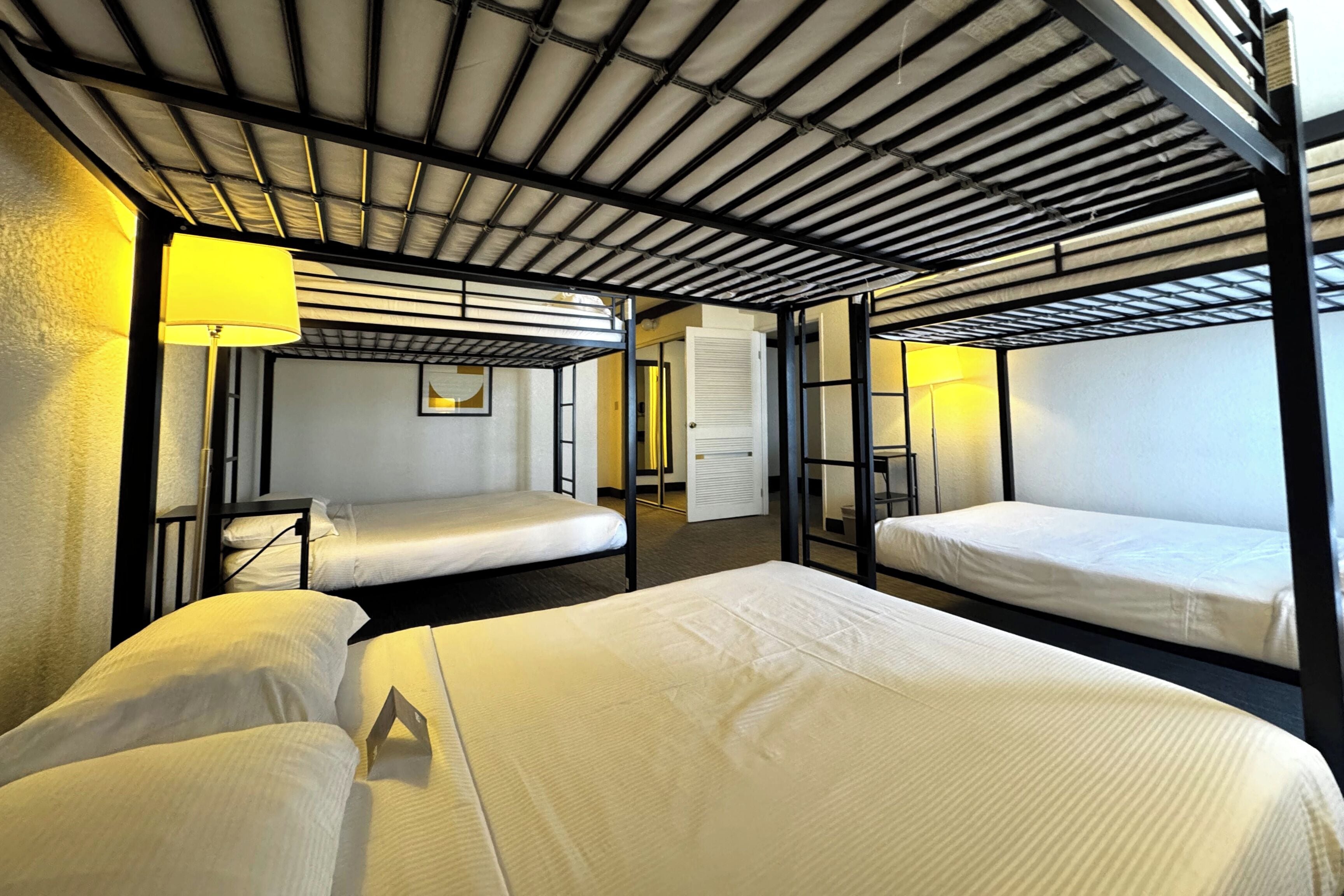 Caja de seguridad en la habitación y sistema de insonorización 