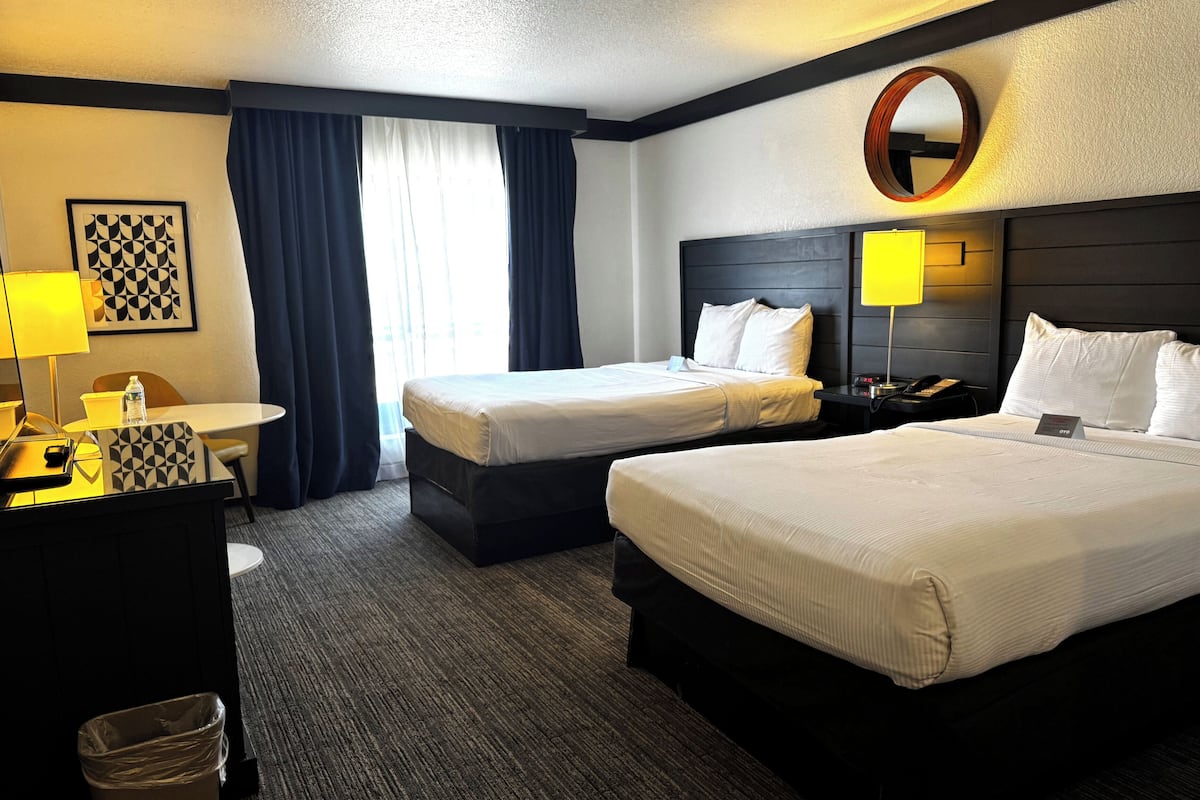 In-room safe, soundproofing, free WiFi, bed sheets
