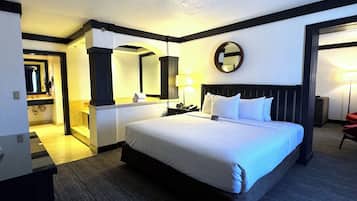 Jacuzzi Suite + FREE $5 in slot play & $10 in table games match play | In-room safe, soundproofing, free WiFi, bed sheets