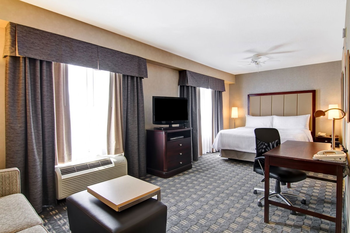 Hypo-allergenic bedding available, pillowtop beds, in-room safe, desk