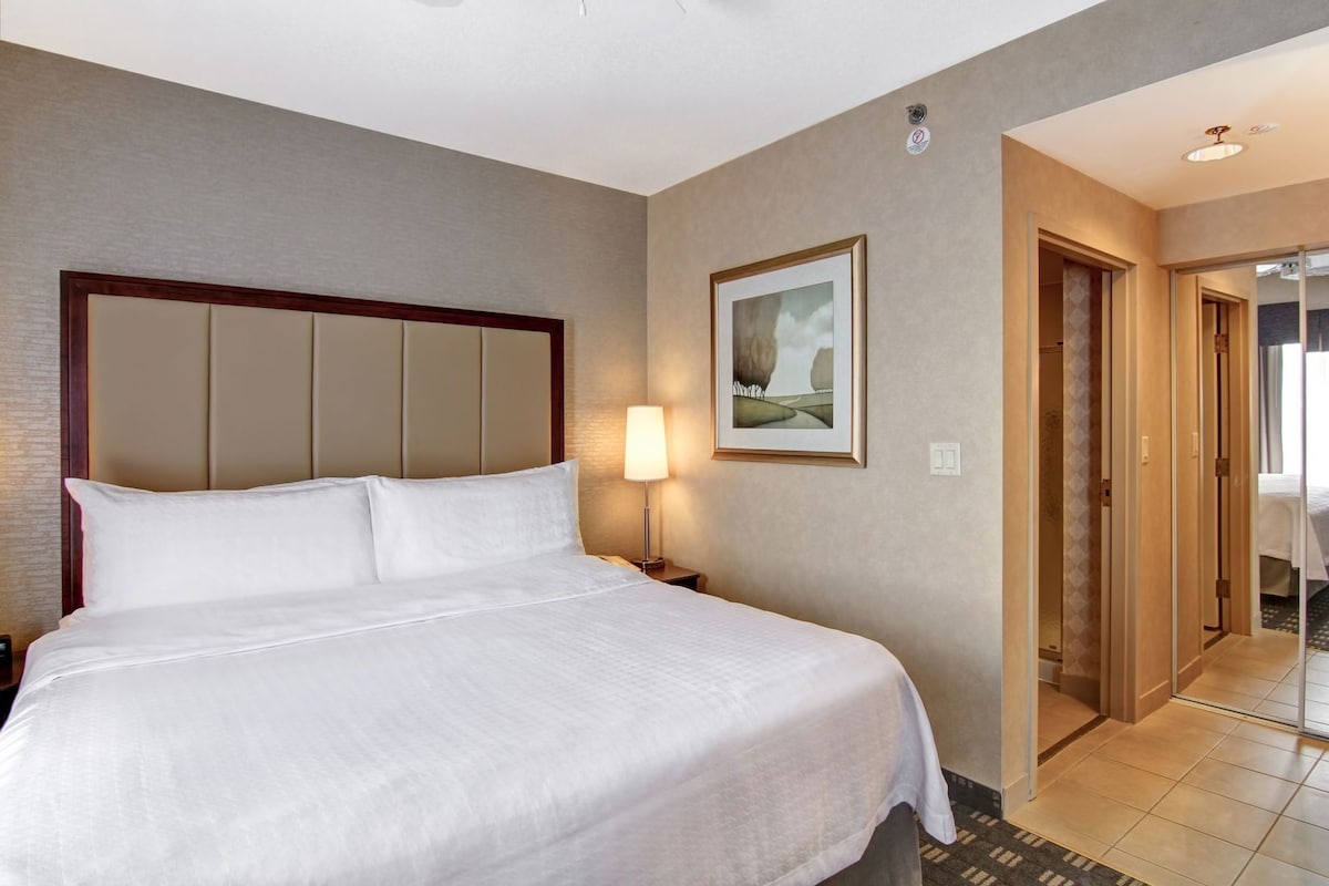 Hypo-allergenic bedding available, pillowtop beds, in-room safe, desk