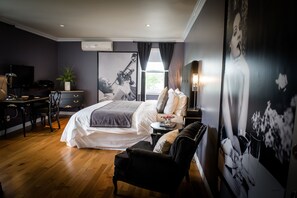 Hochwertige Bettwaren, Daunenbettdecken, Pillowtop-Betten, Minibar