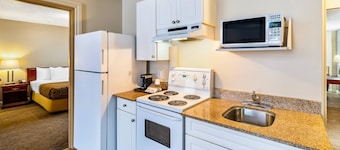 Econo Lodge Inn & Suites