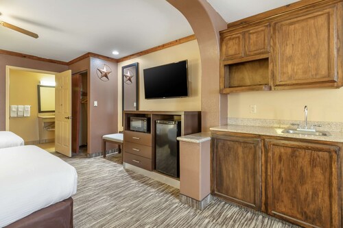 Best Western Windwood Inn & Suites