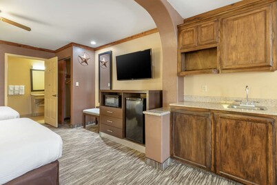 Best Western Windwood Inn & Suites